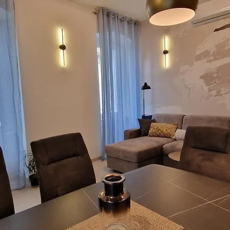 Apartman La Casa Allegra With Private Parking Space